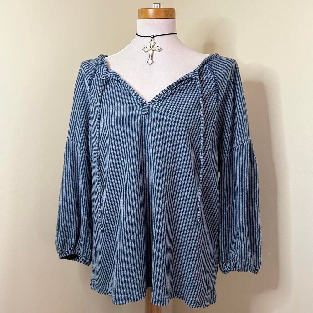 Universal-thread Women's Blue and White Shirt
